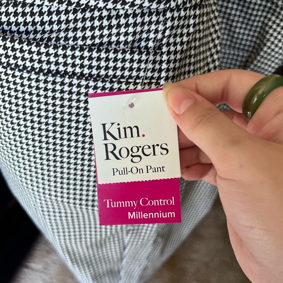 NWT Kim Rogers pull on straight pants with tummy control size 16 short. - Picture 2 of 16